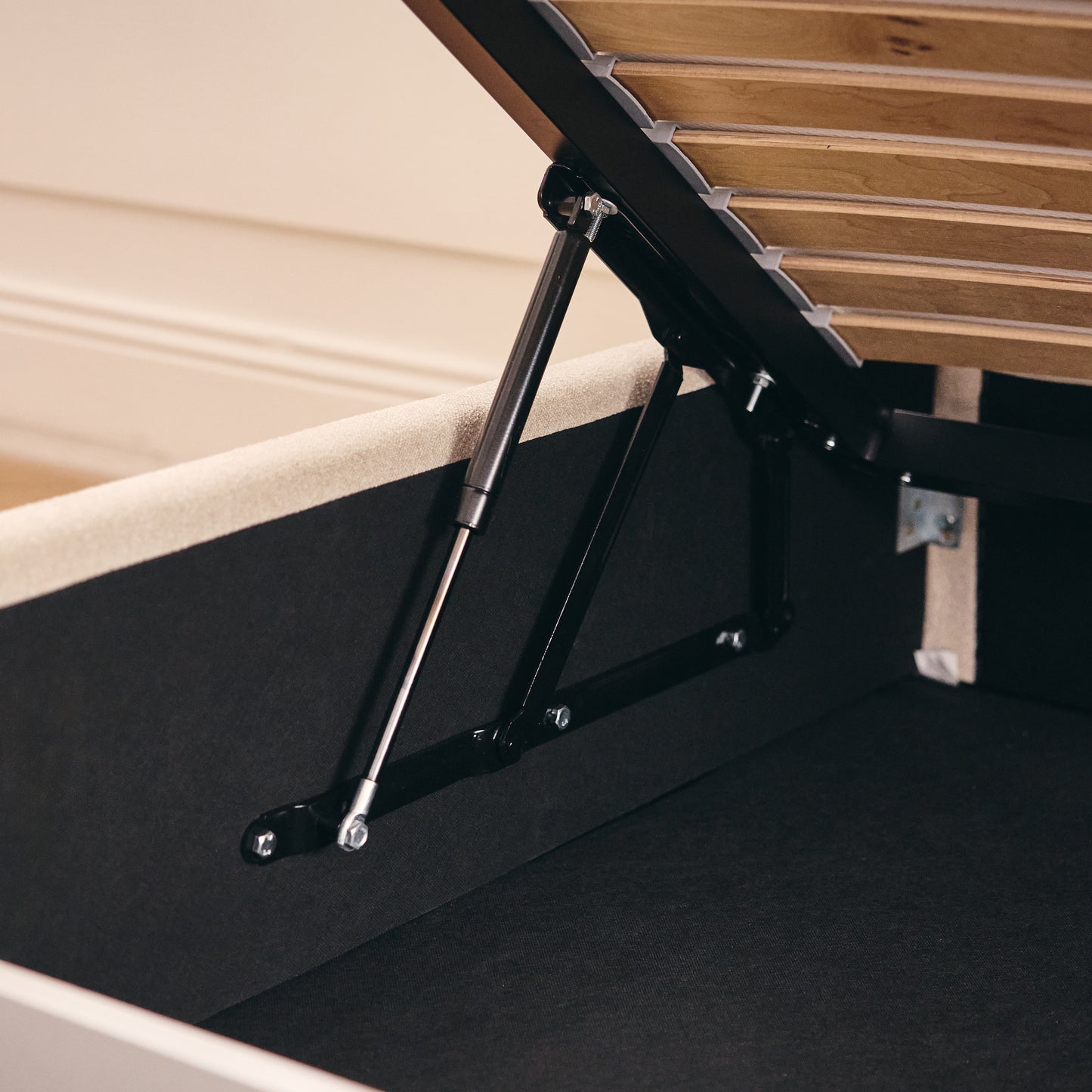 Lit coffre CAPRI - Avec tête de lit, coffre intégré