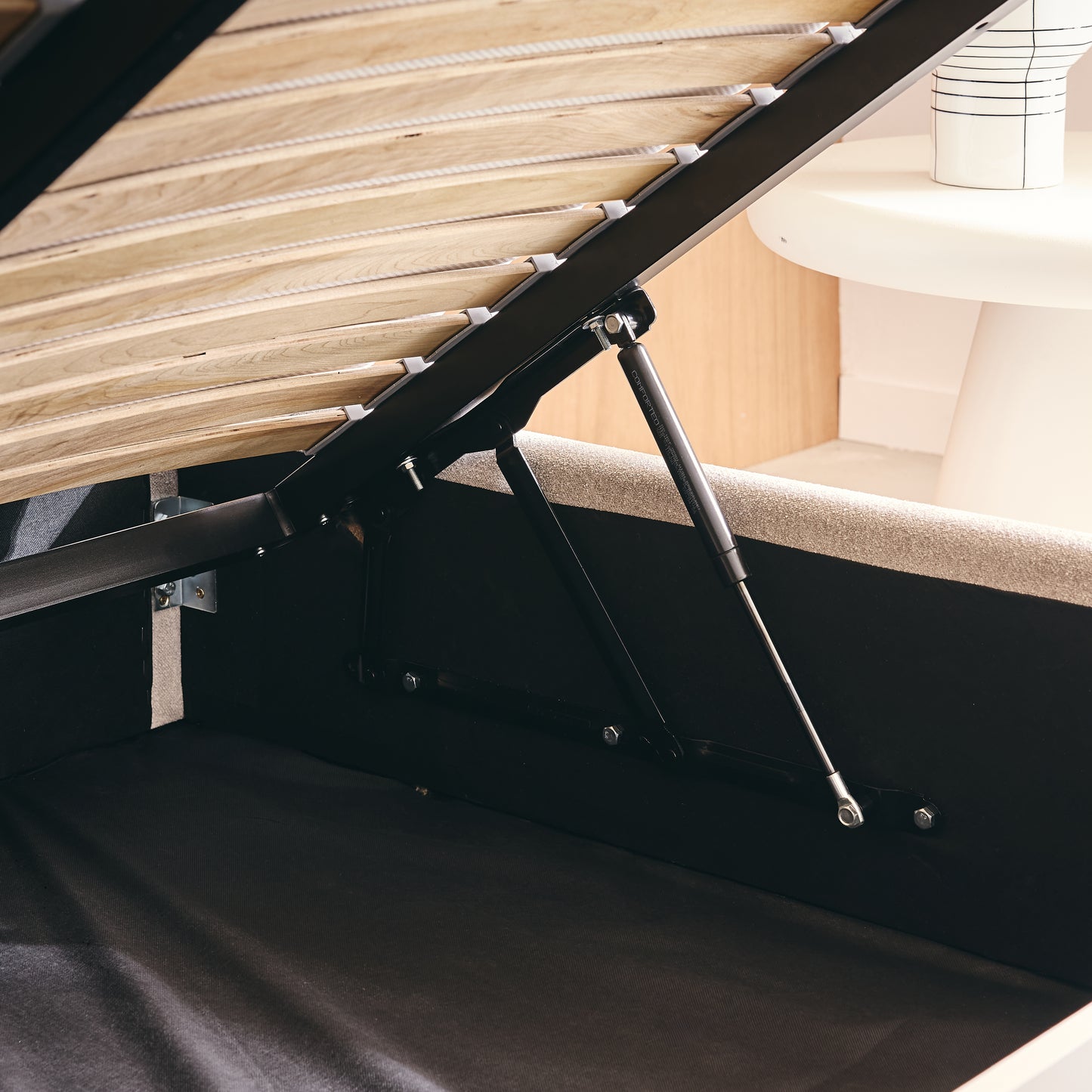 Lit coffre ARIES - Avec tête de lit, coffre intégré